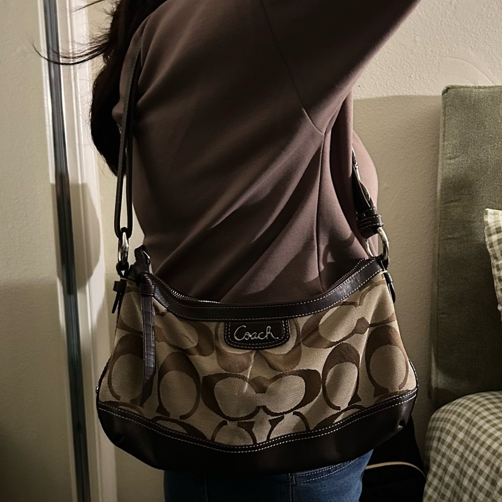 Coach Vintage Brown and Tan Signature Shoulder Bag - Picture 16 of 16